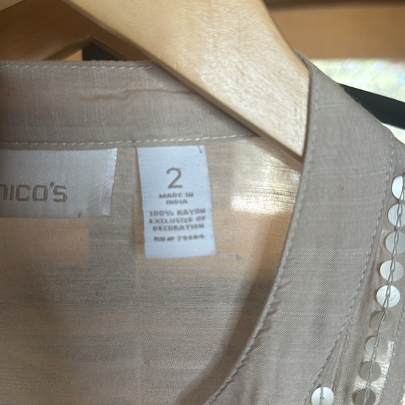 Chicos Beige Button Up V Neck Sheer 3/4 Sleeve 100% Rayon Sequins Top Size 2 Lrg - Picture 8 of 8
